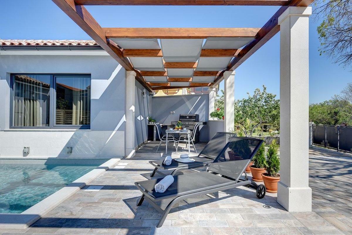 Villa Sunny Home ボドニャン エクステリア 写真